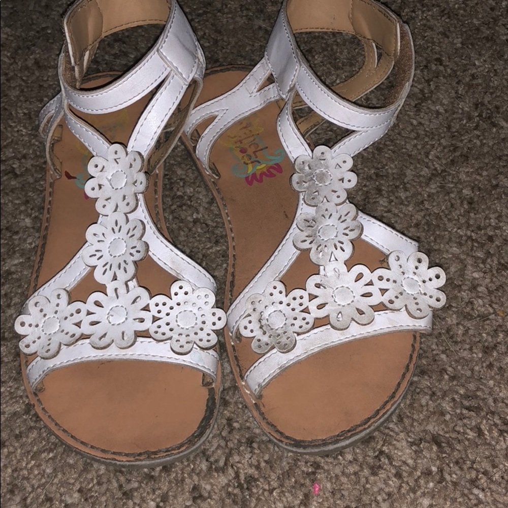 Girl white flowered sandals